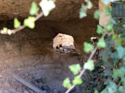Notiamo una �finestrella�: � l�unico passaggio visibile che collega la prima alla seconda grotta